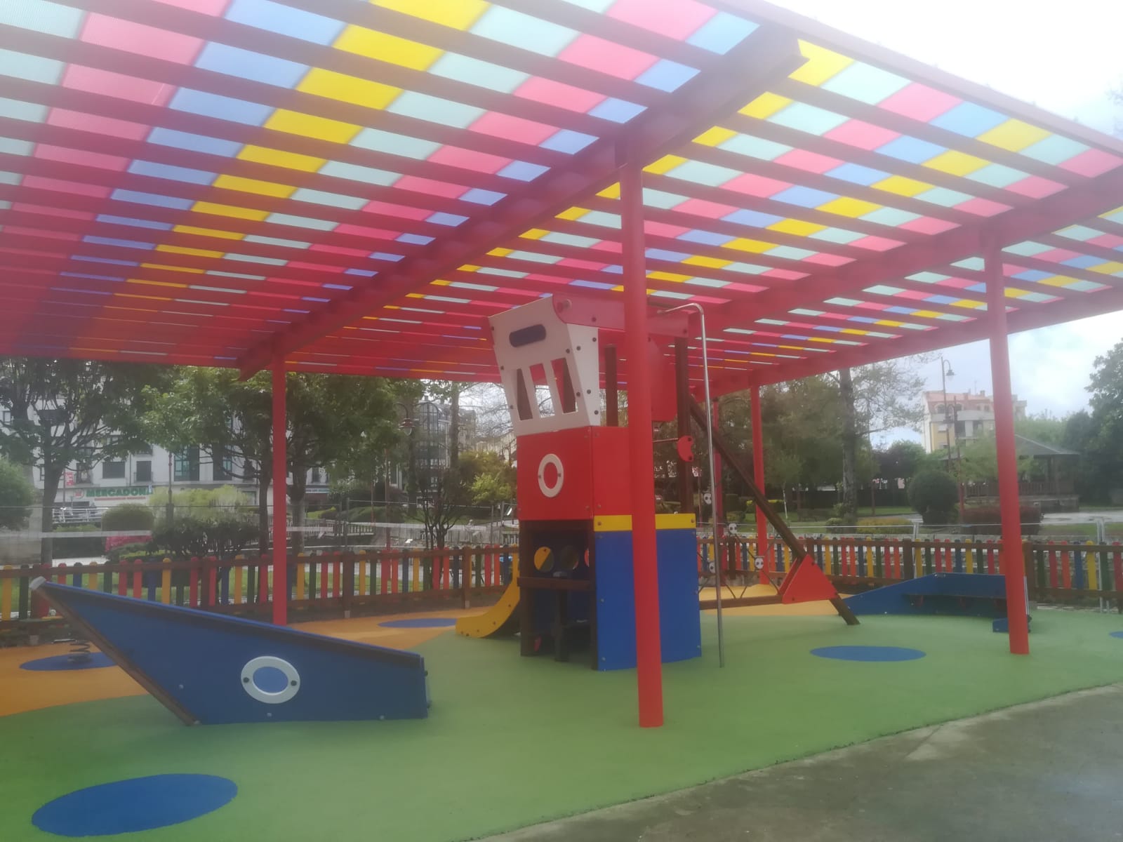 cubierta parque infantil carballo